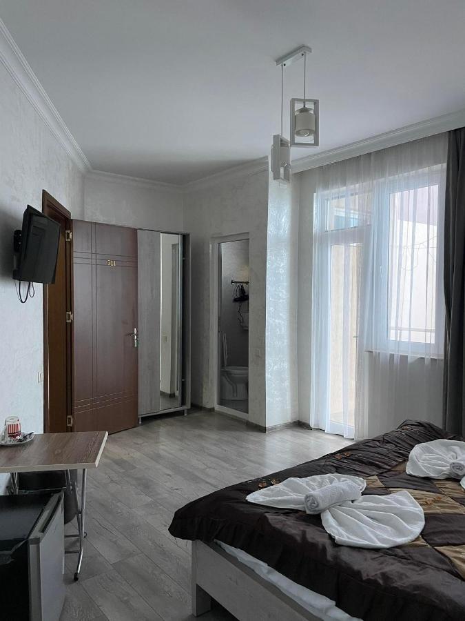 Nana'S Hotel Tchaikovsky Street 34 Batumi Esterno foto